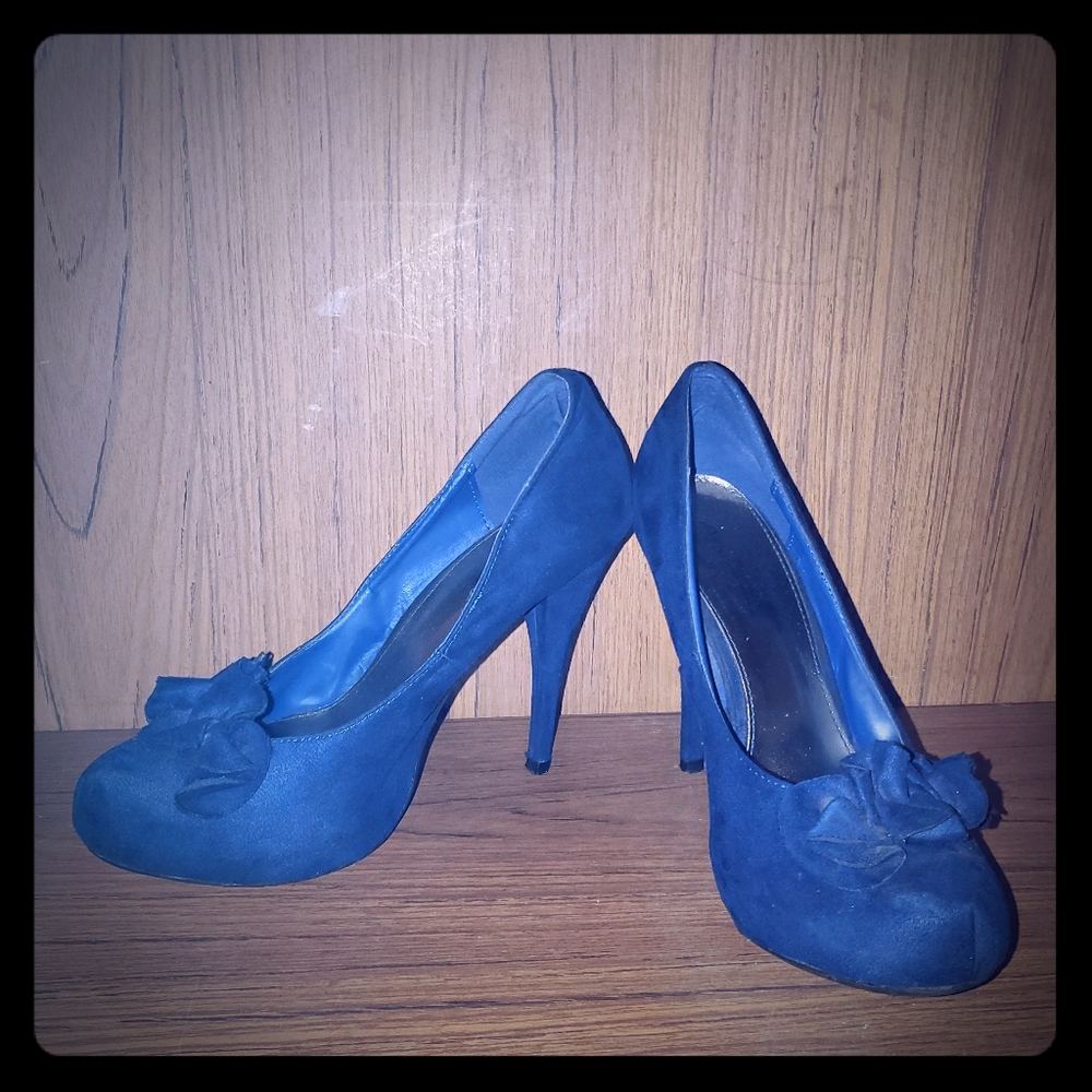Navy suede pumps